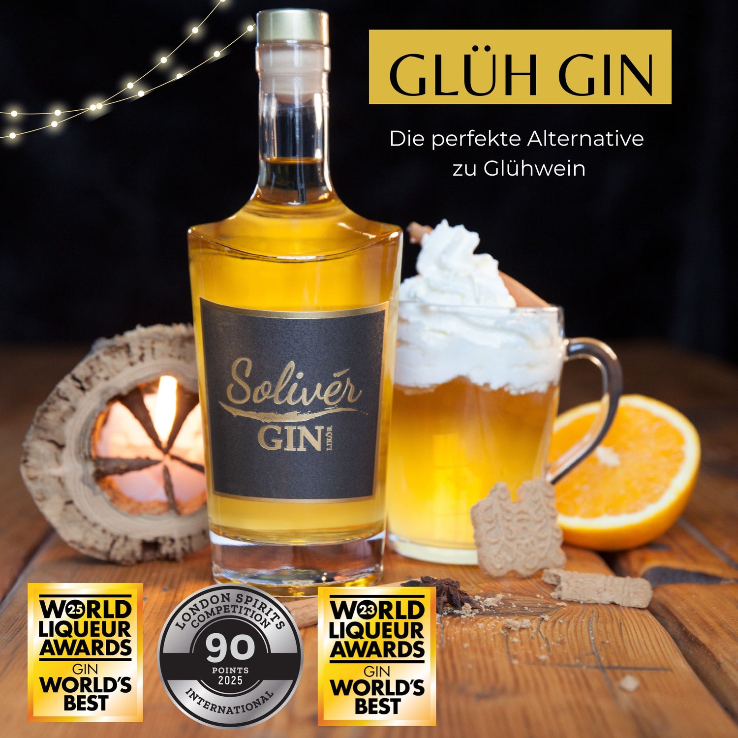 Flasche Solivér Goldapfel Gin-Likör als Glüh Gin serviert in einem Glas mit Sahnehaube, Zimtstange und Orangenscheibe, dekoriert mit Spekulatius und Gewürzen, ausgezeichnet bei den World Liqueur Awards und der London Spirits Competition 2025.